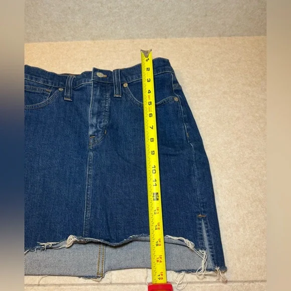 Madewell Denim Mini Skirt Distressed Raw Hem Size 25 Dark Wash - Picture 5 of 10